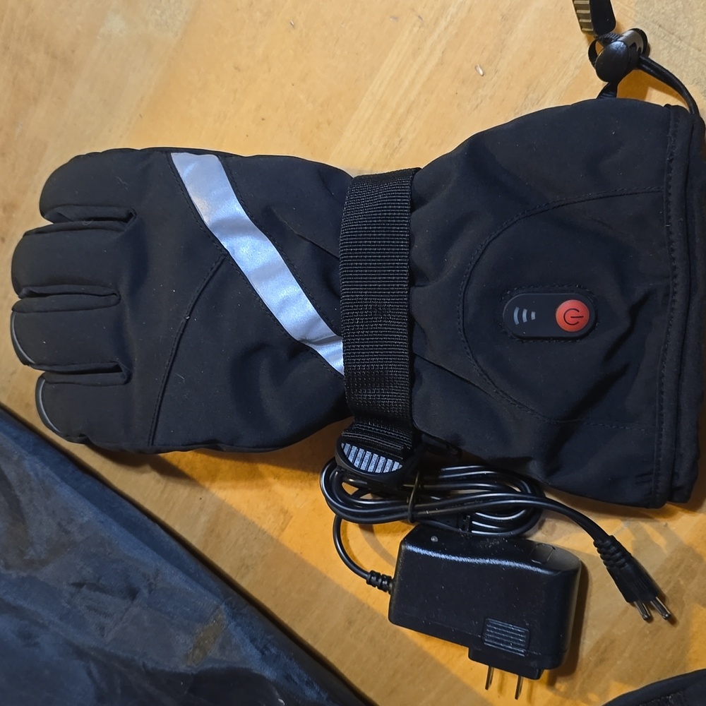 Black Heated Gloves with Charger Size Large - Picture 3 of 4